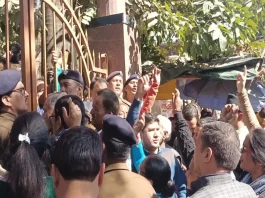 lathicharge in dehradun