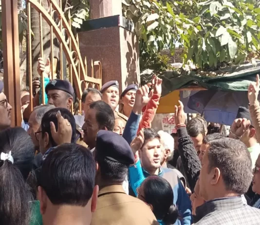 lathicharge in dehradun