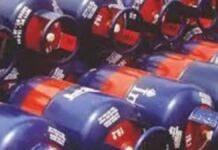 LPG Cylinder Price Cut : कमर्शियल एलपीजी सिलिंडर के दाम ₹200 से अधिक घटे, जानें क्या हैं नए रेट LPG Cylinder Price Cut