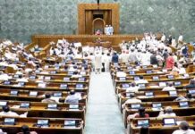 Lok Sabha Resolution : मॉनसून सत्र का तीसरा दिन, कल्याण बनर्जी पूरे मानसून सत्र के लिए लोकसभा से निलंबित Lok Sabha Resolution