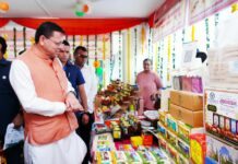 Sashakt Behna Utsav : सशक्त बहना उत्सव में CM धामी ने की लोकल उत्पादों की खरीदारी, ‘वोकल फॉर लोकल’ की अपील Sashakt Behna Utsav